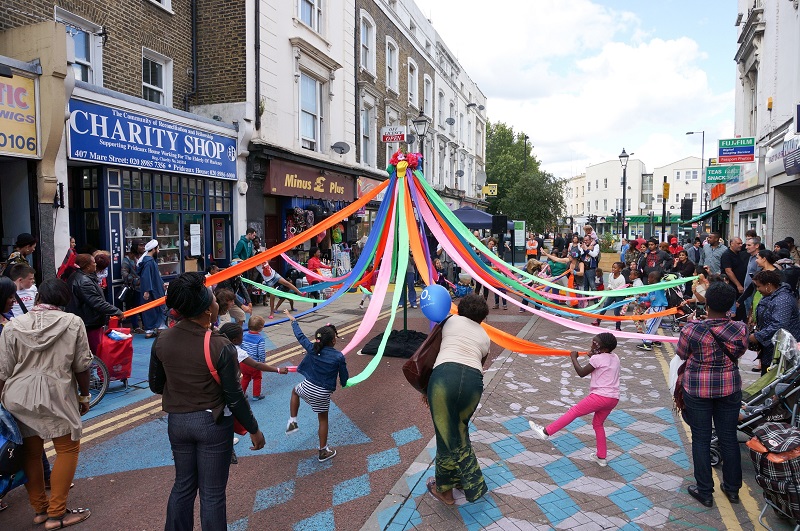 A street party takes place on a car-free day.
